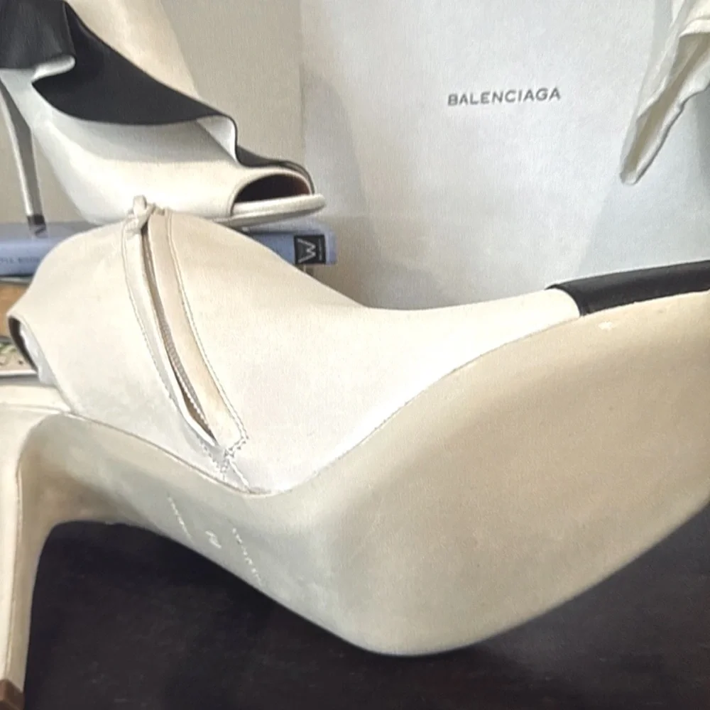 Balenciaga Leather Ruffle Ankle Boots White Black Size 10 - Picture 5 of 8